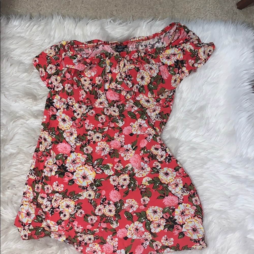 Shoulder sleeve dress